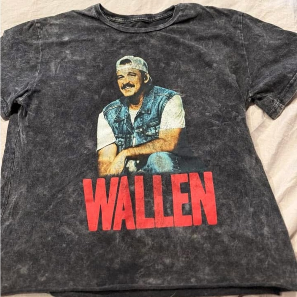 Morgan Wallen tee size large